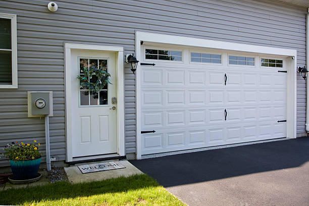 24/7 Emergency Garage Door Panel Replacement experts in Parlier, CA